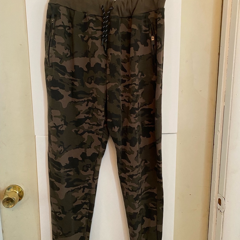 Sovereign Code sweat paints in camouflage